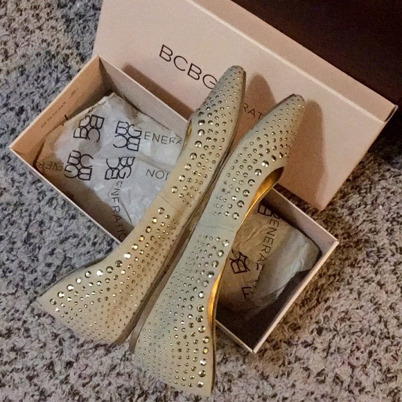 BCBGeneration Gold Studded Pointy Toe Flats sz 7.5 - Picture 5 of 8